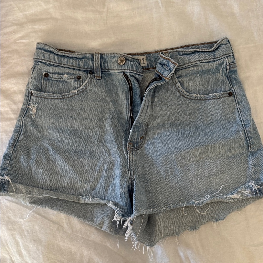 Abercrombie The Mom Short High Rise 28